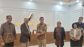 Badan Pengawas Obat dan Makanan (BPOM) RI terus menunjukkan komitmen kuat dalam mempercepat pengembangan vaksin tuberkulosis (TB), menyusul pertemuan penting antara Kepala BPOM Taruna Ikrar dan perwakilan Gates Foundation di Jakarta, Kamis, 15 Mei 20