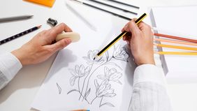 Belajar cara menggambar adalah perjalanan eksploratif yang menyenangkan. Dengan teknik dasar yang kuat, latihan rutin, dan semangat kreatif, siapa pun bisa menggambar, tak peduli usia atau latar belakang.