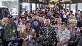 Gubernur DKI Jakarta Pramono Anung bersama dengan Walikota Bekasi, Tri Adhianto meresmikan rute Transjabodetabek Vida Bekasi-Cawang, Kamis, 15 Mei 2025.
