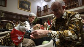 PM Australia Beri Kalung Syal untuk Bobby Kucing Prabowo, Tanda Cinta untuk Indonesia