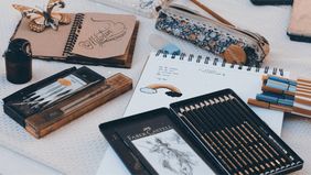 Menggambar pemandangan bukan hanya sekadar aktivitas seni, tetapi juga sarana relaksasi dan peningkatan keterampilan visual. Dengan mengikuti langkah-langkah di atas, siapa pun bisa menciptakan karya pemandangan yang menarik, bahkan sebagai pemula. 