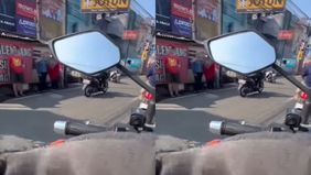 Tadi sekitar pukul 09.40 WIB, terjadi kecelakaan di dekat pertigaan Pal Eveready arah Bogor.
Saat melintas di lokasi tampak korban sudah dalam kondisi tertutup kardus. Peristiwa ini telah ditangani oleh pihak kepolisian.