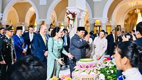 Perdana Menteri Thailand Paetongtarn Shinawatra mengajak Presiden Republik Indonesia Prabowo Subianto untuk mengunjungi sebuah pameran budaya khas Thailand yang digelar di aula Gedung Santi Maitree, kompleks Government House.