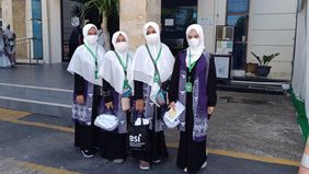Mereka yang tergabung dalam kelompok terbang (Kloter) 2 Embarkasi Aceh (BTJ 02) sudah berangkat ke Arab Saudi, Senin (19/5/2025) jam 09.30 WIB, melalui Bandara Sultan Iskandar Muda (SIM) Blang Bintang, Aceh Besar, menuju Bandara King Abdulaziz, Jedda