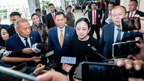 DPR RI terus memfasilitasi persoalan ini bersama pemerintah agar didapat solusi yang terbaik bagi semua pihak.


