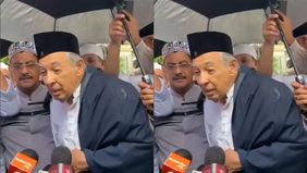 Pemakaman menantu Quraish Shihab, Ibrahim Assegaf, berlangsung dalam suasana haru yang dibasahi hujan pada Rabu, 21 Mei 2025. Bagi sang ulama terkemuka, turunnya hujan bukan sekadar kebetulan, melainkan isyarat kasih sayang dari Sang Pencipta.