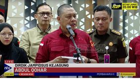 Penyidik Jaksa Agung Muda Tindak Pidana Khusus (Jampidsus) Kejaksaan Agung telah resmi menetapkan tiga orang tersangka dalam kasus dugaan tindak pidana korupsi pemberian fasilitas kredit bank kepada PT Sri Rejeki Isman Tbk (Sritex).