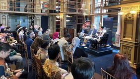 Forum yang dimoderatori oleh Dr. Nader Hashemi ini juga turut menghadirkan Dr.Kevin W. Fogg, seorang cendekiawan Islam di Asia Tenggara dan Wakil Direktur Carolina Asia Center di University of North Carolina di Chapel Hill.