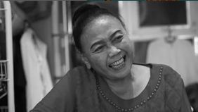 Kabar duka menyelimuti dunia hiburan Indonesia. Aktris senior sekaligus anggota legendaris grup lawak Srimulat, Sri Sumiarsih, tutup usia pada Senin, 19 Mei 2025. 