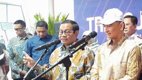 Gubernur DKI Jakarta Pramono Anung dan Wakil Gubernur Banten, Dimyati Natyakusumah meresmikan layanan Transjabodetabek rute T31, menghubungkan Blok M, Jakarta Selatan dengan kawasan Pantai Indah Kapuk (PIK) 2, Kamis, 22 Mei 2025.