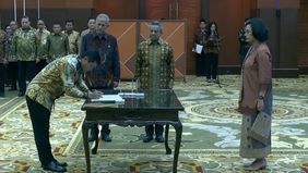 Menteri Keuangan (Menkeu) Sri Mulyani melantik Bimo Wijayanto sebagai Direktur Jenderal Pajak dan Djaka Budhi Utama sebagai Dirjen Bea dan Cukai.
