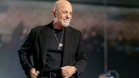 Billy Joel membatalkan tur konsernya setelah didiagnosis penyakit otak langka yang memperburuk kondisi fisiknya, termasuk gangguan pendengaran, penglihatan, dan keseimbangan.