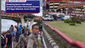 Warga beramai-ramai mendatangi lokasi tersebut. Terlihat tim Inafis telah berada di lokasi untuk mengevakuasi korban.