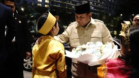Suasana hangat dan penuh haru menyelimuti lobi Hotel Grand Hyatt Kuala Lumpur pada Minggu, 25 Mei 2025 malam, saat Presiden Republik Indonesia Prabowo Subianto tiba untuk menghadiri Konferensi Tingkat Tinggi (KTT) ke-49 ASEAN