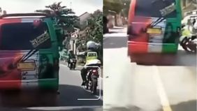 Berita viral baru-baru ini menampilkan seorang polisi yang sedang mengendarai motor berusaha menghentikan sebuah mobil elf. Namun, situasi tak terduga terjadi ketika polisi tersebut terjatuh setelah tersenggol oleh mobil tersebut.