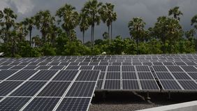 Panel surya buatan Indonesia mencatatkan potensi transaksi sebesar USD 42 juta, atau setara Rp693 miliar, dalam penjajakan bisnis (business matching) secara daring antara pelaku usaha Indonesia dan Brasil.
