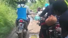 Warga pun mempertanyakan kemana larinya uang APBD.