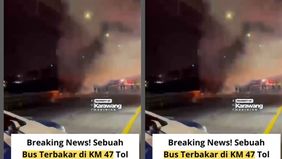 Sebuah Bus terbakar di KM 47 Tol Karawang Barat arah Jakarta. Rabu,(28/5) Malam.
Masih belum diketahui pasti penyebab terbakarnya, saat ini sedang dalam proses pemdaman.