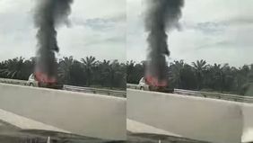 Sebuah mobil dilaporkan terbakar di ruas Tol Medan pada Kamis, 29 Mei 2025. Insiden ini terjadi tak jauh dari rest area KM 65 dan sontak menjadi sorotan pengguna jalan.