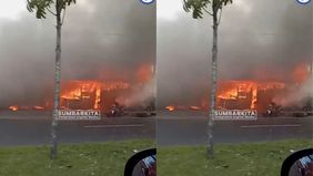 Kebakaran di Jalan Hamka, Tabing, Kota Padang pada Jum'at Sore (30/05).