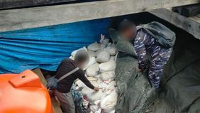 TNI AL melalui Tim F1QR Lanal Bangka Belitung berhasil menggagalkan upaya penyelundupan 25 ton pasir timah ilegal yang diduga akan dibawa ke Malaysia.