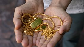 Emas perhiasan kini menjadi pilihan investasi paling banyak dimiliki masyarakat Indonesia. 
