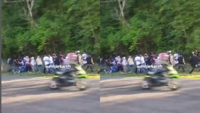 Peristiwa itu terjadi pada Minggu (1/6/2025). Beberapa penonton menjadi korban dan dilarikan ke RSUD Sawahlunto menggunakan Ambulance yang sudah disediakan Pihak Panitia Penyelenggara.