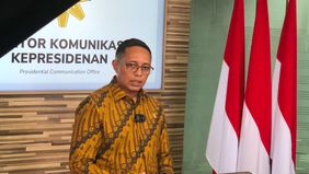 epala Kantor Komunikasi Kepresidenan (PCO) Hasan Nasbi menyatakan bahwa pemerintah tidak khawatir dengan dugaan melemahnya pengawasan masyarakat sipil.