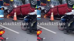 Sering terjadi lakalantas, kini kembali mobil terguling di depan Pom bensin BP depan Emerald Core. Rabu, 4/6/2025.