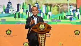 Menteri Energi dan Sumber Daya Mineral (ESDM) Bahlil Lahadalia menanggapi keluhan masyarakat soal sulitnya mencari pekerjaan di Indonesia. Menurutnya, peluang kerja justru tengah terbuka lebar, terutama dari sektor energi dan hilirisasi industri.