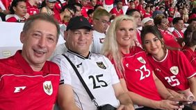 Jennifer Coppen belakangan ini memang ramai diperbincangkan soal kedekatannya dengan Justin Hubner, tampak pula ia dekat dengan keluarga pemain sepak bola Timnas Indonesia tersebut.