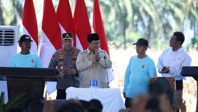 Presiden Prabowo Subianto meresmikan groundbreaking serentak pembangunan 18 gudang Polri di 12 provinsi serta peresmian Gudang Dryer Jagung milik PT Pangan Merah Putih, dalam sebuah acara yang digelar di Kabupaten Bengkayang, Kalimantan Barat.