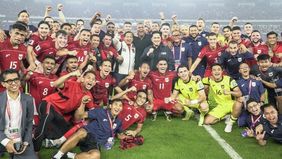 Prabowo Subianto terlihat bangga dengan kemenangan Timnas Indonesia di pertandingan melawan Timnas China.