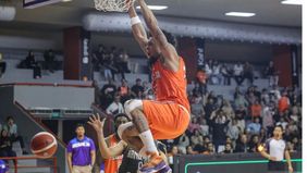 Pelita Jaya tampil solid dan kompak saat menumbangkan Hangtuah 82–66 dalam lanjutan IBL 2025. Kontribusi cemerlang Agassi, ditambah kembalinya Prastawa serta performa konsisten pemain asing, memperkuat posisi Pelita Jaya sebagai tim teratas musim ini