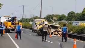 Sebuah kecelakaan lalu lintas tunggal terjadi di ruas Tol Bandara Soekarno-Hatta, tepatnya di KM 26+600 arah Kapuk, pada Senin, 9 Juni 2025 sekitar pukul 14.46 WIB.