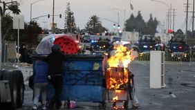Bentrok antara polisi dan pengunjuk rasa imigrasi di Los Angeles memicu pengerahan 2.000 pasukan Garda Nasional atas perintah Presiden Trump, meski mendapat penolakan dari Gubernur California dan Walikota Los Angeles. 
