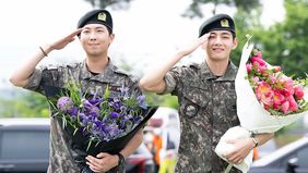 RM dan V BTS telah menyelesaikan wajib militernya hari ini, dan sangat dinantikan oleh ARMY di seluruh dunia.