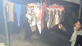 Tak hanya satu korban, sejumlah tetangga juga melaporkan kehilangan pakaian dalam. Warga berharap kejadian ini segera ditindaklanjuti oleh pihak berwenang.