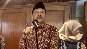Program Sekolah Rakyat akan mulai berjalan pada 14 Juli 2025 di 100 lokasi. Kemensos tengah mempersiapkan proses rekrutmen guru melalui seleksi daring, pelatihan, serta pengumuman hasil seleksi PPPK yang dijadwalkan akhir Juni. Pelatihan guru dan kep