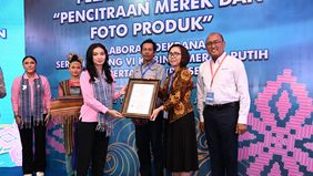 PT Pertamina (Persero) bersama Dewan Kerajinan Nasional (Dekranas) dan Solidaritas Perempuan untuk Indonesia Kabinet Merah Putih (Seruni KMP) menyelenggarakan pelatihan bertajuk “Pencitraan Merek dan Foto Produk” di Rumah BUMN Lombok Timur, Nusa Teng