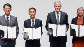 Daimler Truck Dan Toyota Motor Corporation Resmi enyelesaikan Perjanjian Menggabungkan Dua Anak Perusahaan Mereka Ke Dalam Satu Entitas Baru Yang setara.