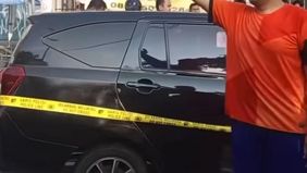 Polisi telah mendatangi lokasi untuk menyelidiki kasusnya kematian pria tersebut.