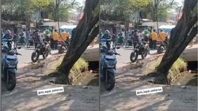 Kronologi : Motor gagal nyalip dan menabrak mobil jaklingko dari berlawanan arah.