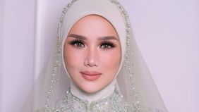 Make up artis Mulan Jameela, Reza Azura menutup kolom komentar, usai postingannya banjir cibiran yang membandingkan Mulan dengan Maia Estianty.