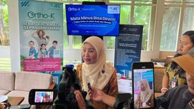 Saat ini marak kondisi mata minus yang terjadi pada remaja bahkan anak-anak.