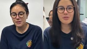 Nikita Mirzani tetap produktif dan ikut meracik jamu saat menjadi warga binaan di Rutan Pondok Bambu, Jakarta Timur.