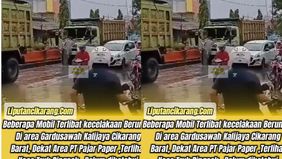 Laka beruntun terjadi di jalan tidak jauh sebelum SPBU Warbong yaitu di jalan Garsaw Kalijaya Cikarang Barat di Area Fajar Paper Pada Rabu sore (18/6/2025).