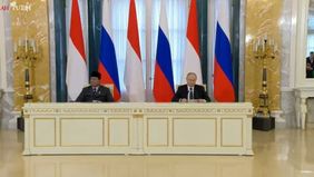 Presiden Republik Indonesia Prabowo Subianto menyampaikan penghormatan dan rasa terima kasihnya kepada Presiden Rusia Vladimir Putin dalam pernyataan pers bersama yang berlangsung di Istana Konstantinovsky, Kamis, 19 Juni 2025.