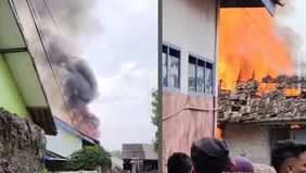Belum diketahui kronologi dan penyebab dari kebakaran tersebut sampai informasi diposting.