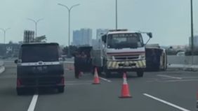  Kecelakaan lalu lintas terjadi di ruas Tol Jatikarya arah Jakarta, Jumat, 20 Juni 2025 siang sekitar pukul 12.30 WIB.